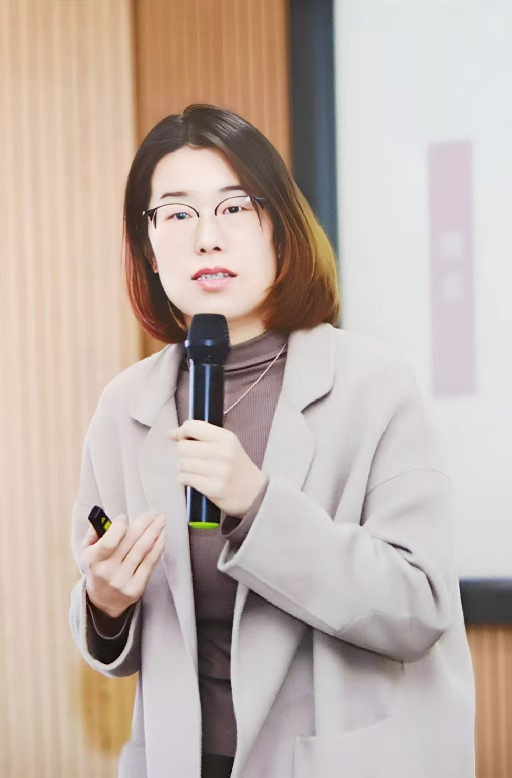馬克思主義學院教師張熙(思想政治理論課專項組特等獎獲得者)