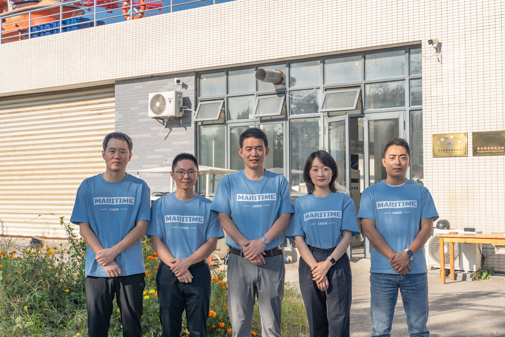 上海海事大學清潔能源利用科研團隊教師成員合影 （左起：楊超、張遠、高文忠、田鎮、王峰）