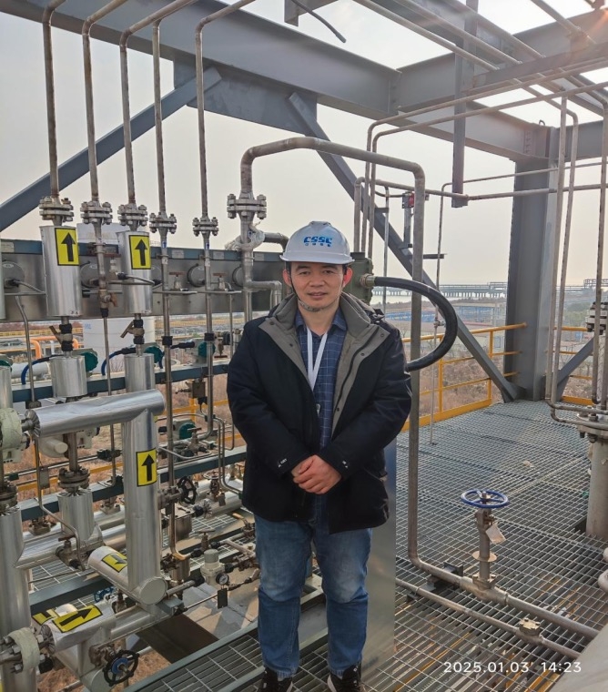 高文忠教授在余冷余熱發電中期測試項目現場