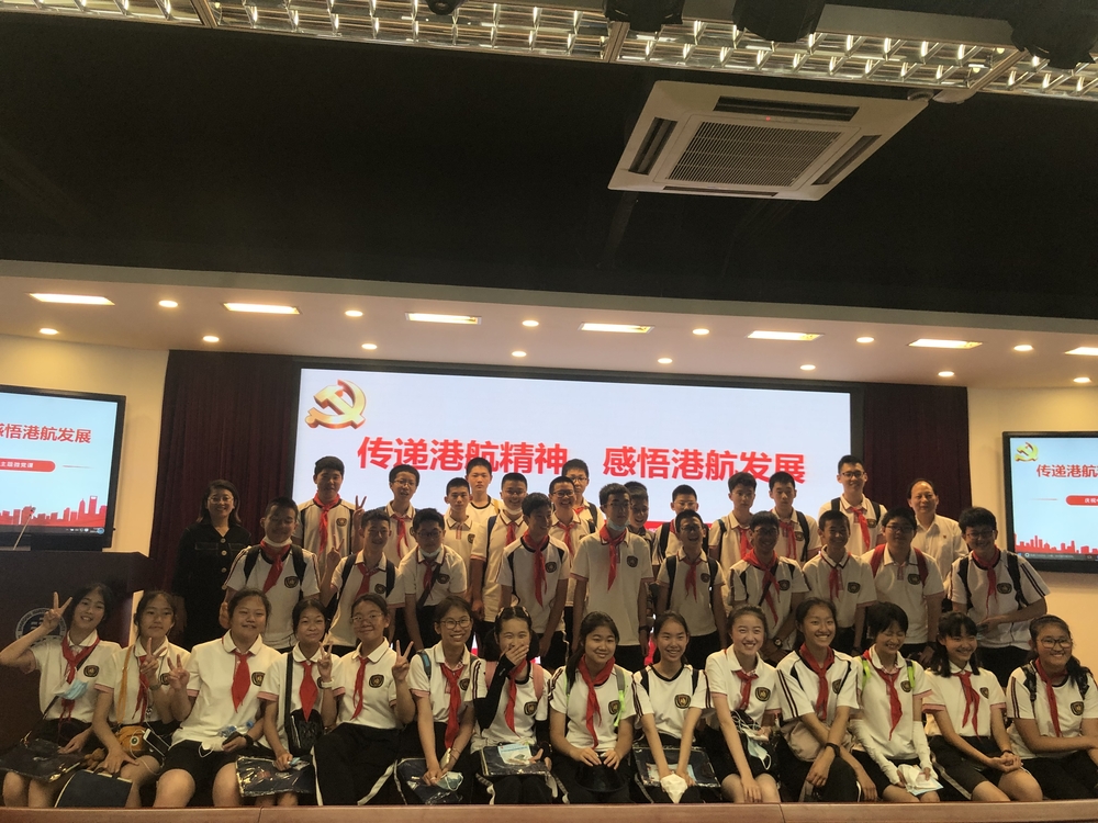 上海市勞動(dòng)模范、港灣校區(qū)特聘兼職教師辛寶良老師面向上海市中小學(xué)生開(kāi)展黨史宣講