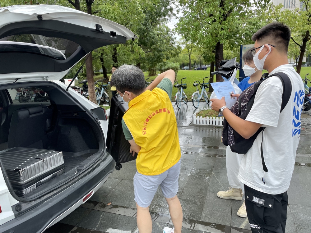 交通運輸學院黨委組建“紅帆支航”教工迎新志愿者服務隊