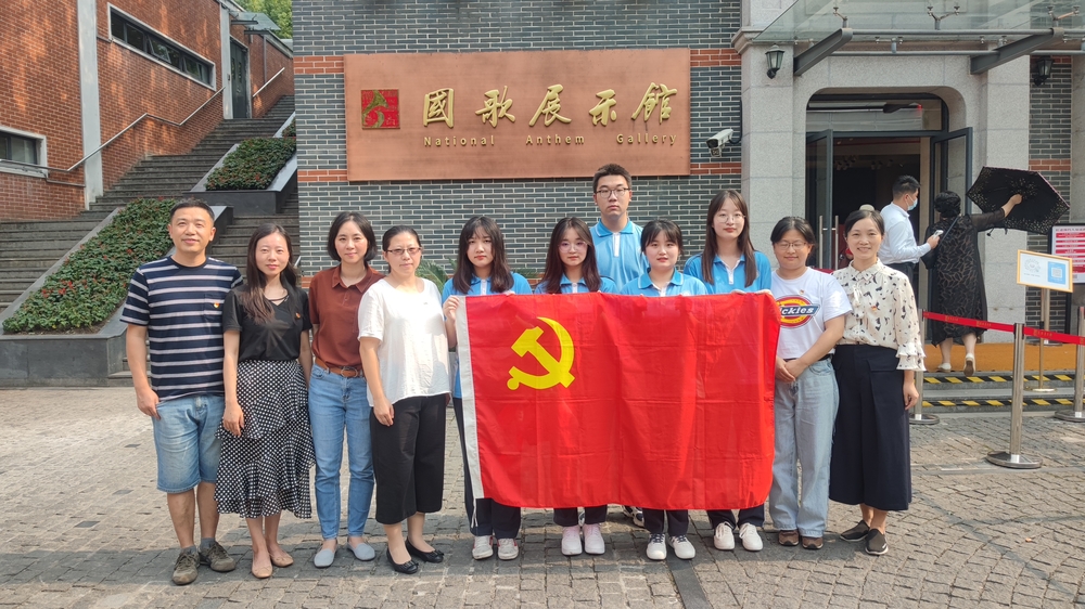 港灣校區(qū)黨委組織學(xué)生參觀“國歌展示館”