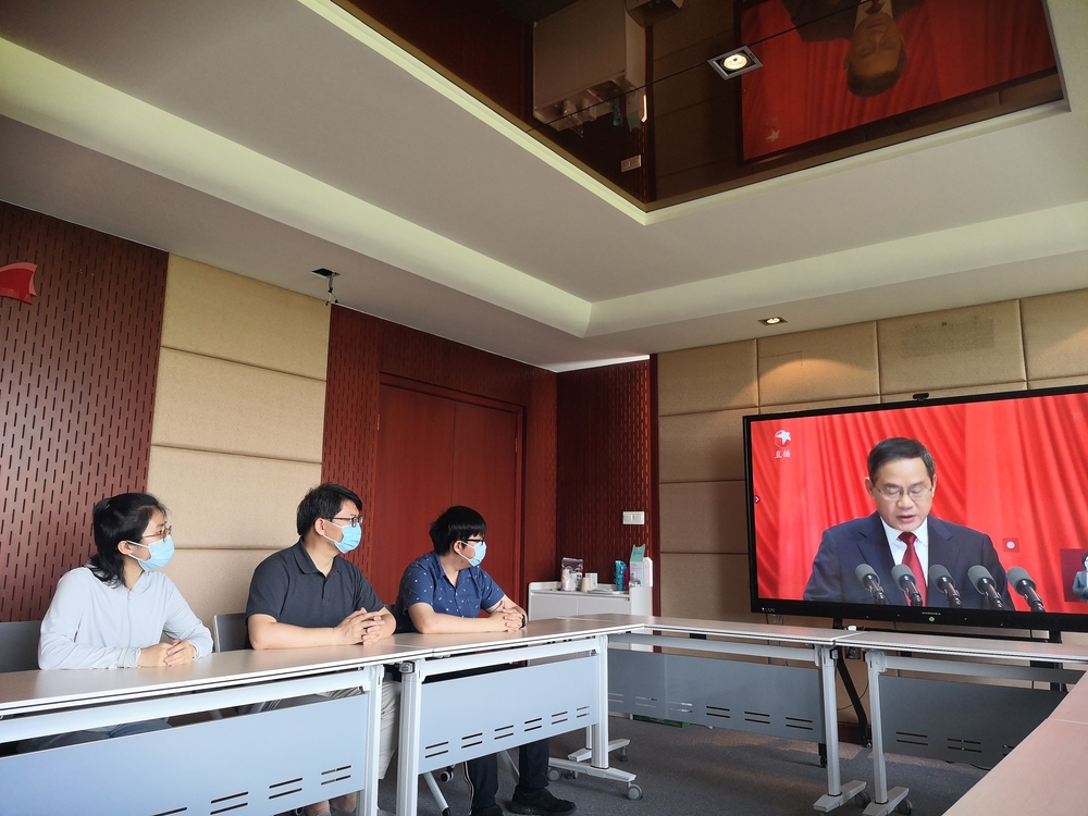 交通運輸學院黨委組織在校教工黨員線下收看上海市第十二次黨代表大會并開展交流討論