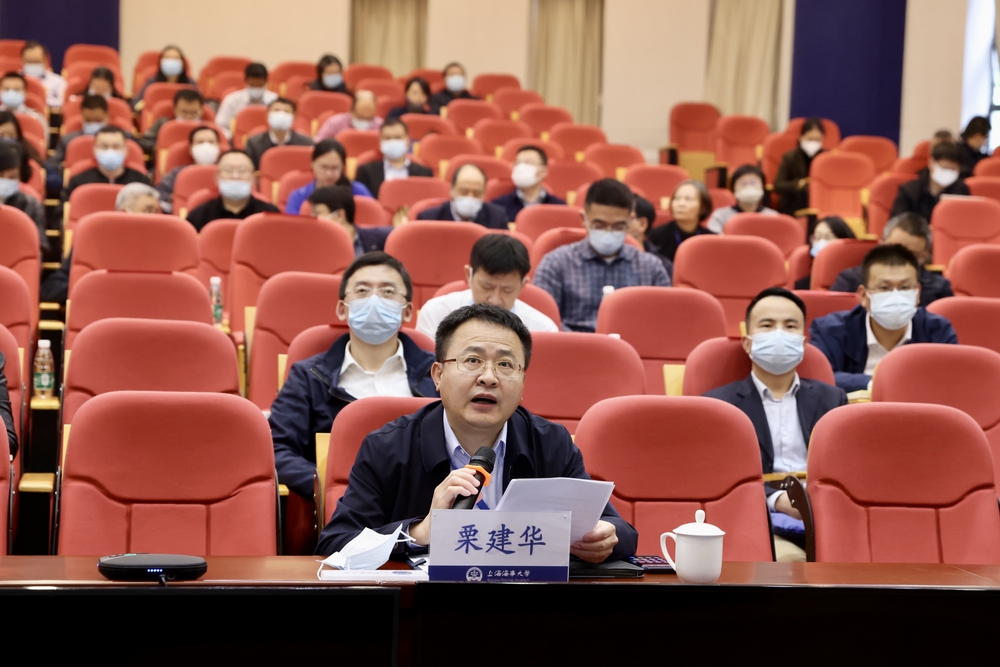 栗建華副校長主持會議