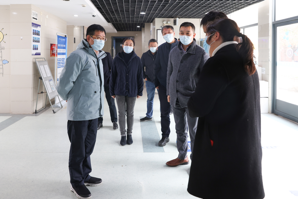 走訪察看學生公寓安全管理情況