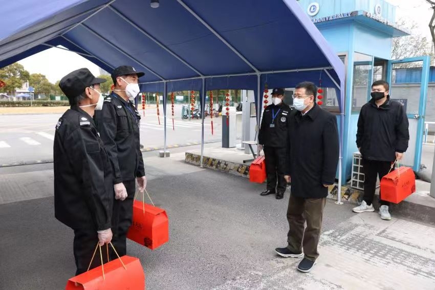 宋寶儒走訪看望5號門值班保安人員