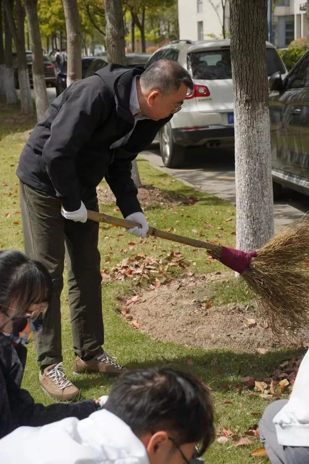 清掃綠地落葉