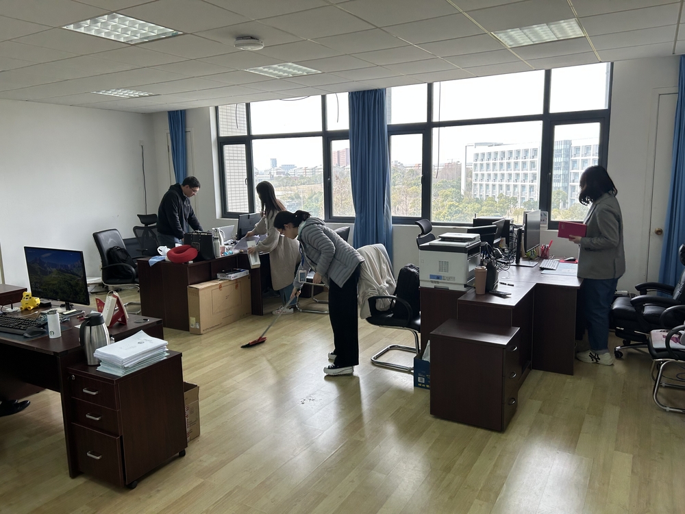 交通運輸學院各教工支部積極打掃辦公區域
