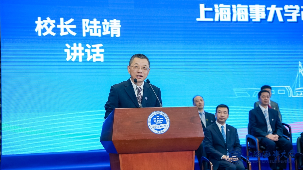 陸靖發(fā)表演講