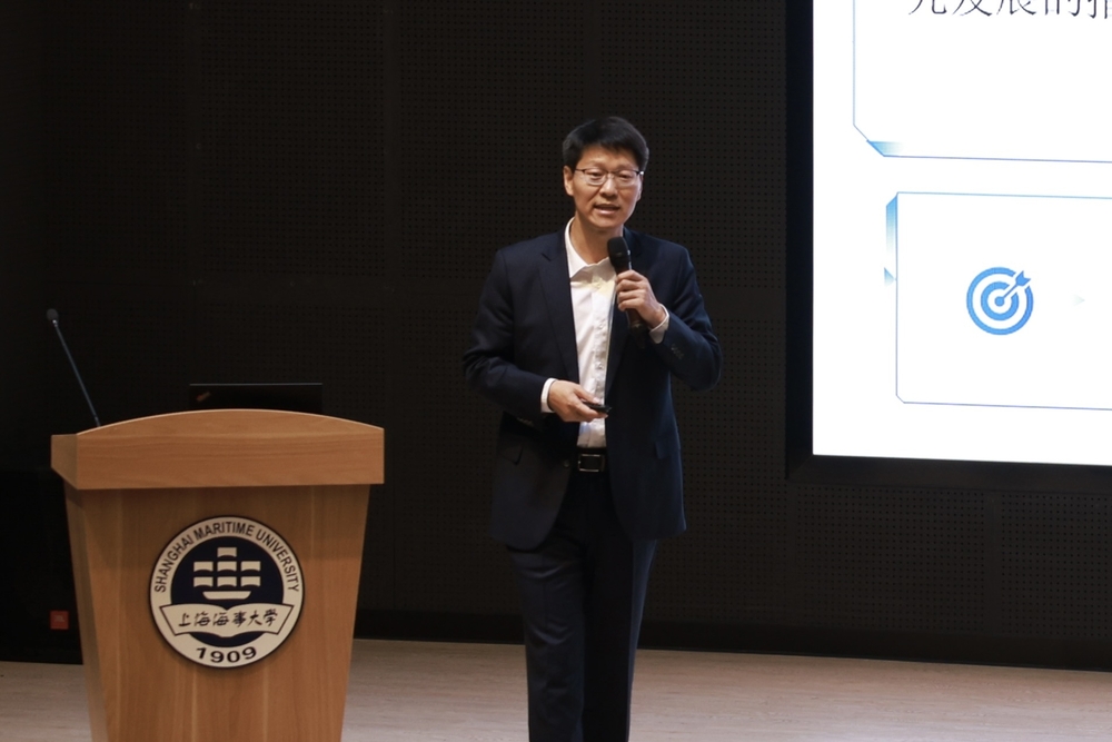 商船學院教授、研究生院副院長吳華鋒發言