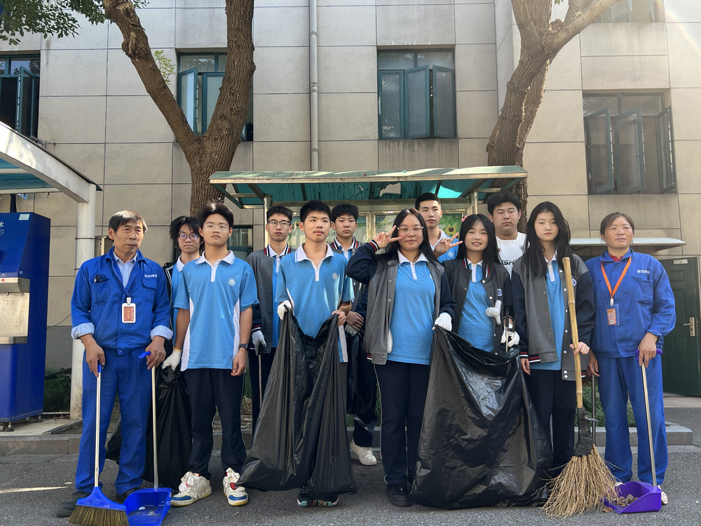 港灣校區學生開展校園環境清理