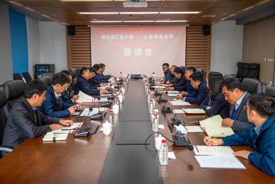 在哈爾濱工業大學座談交流