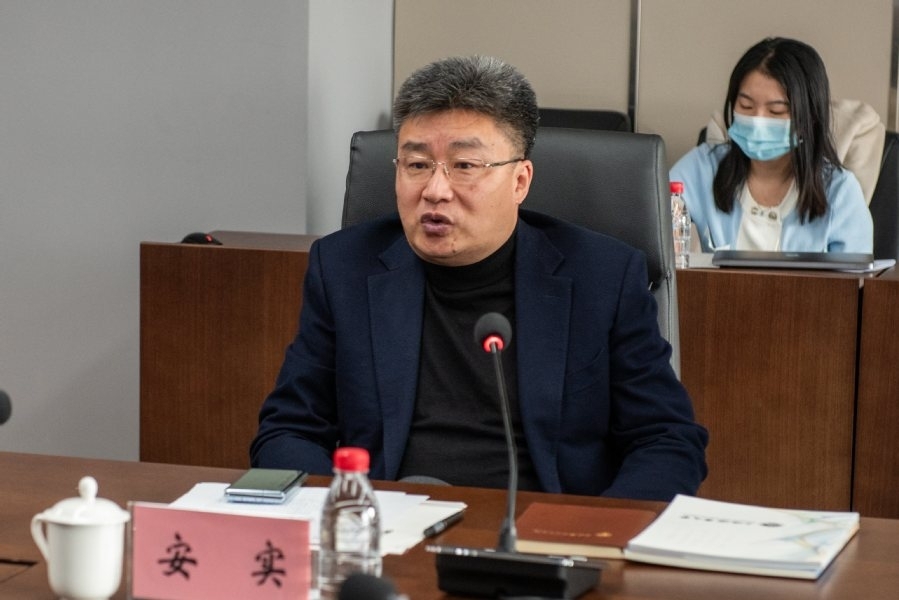 哈爾濱工業大學常務副書記安實介紹學校發展情況