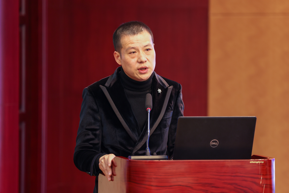 殷駿副教授作交流發(fā)言