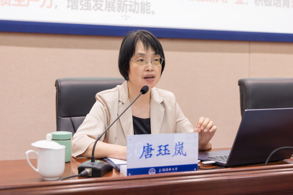 唐玨嵐作輔導報告
